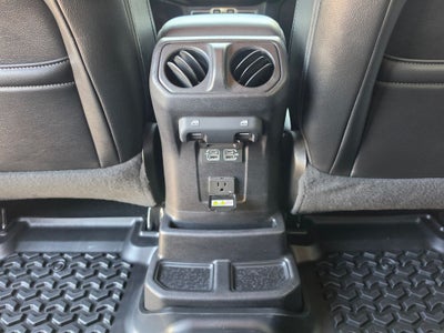 2020 Jeep Wrangler Unlimited Sahara Altitude 4x4