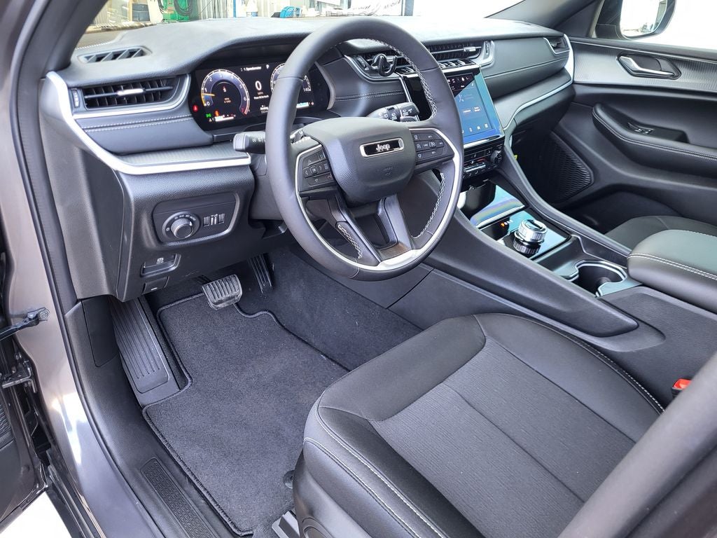 2025 Jeep Grand Cherokee GRAND CHEROKEE LAREDO X 4X2