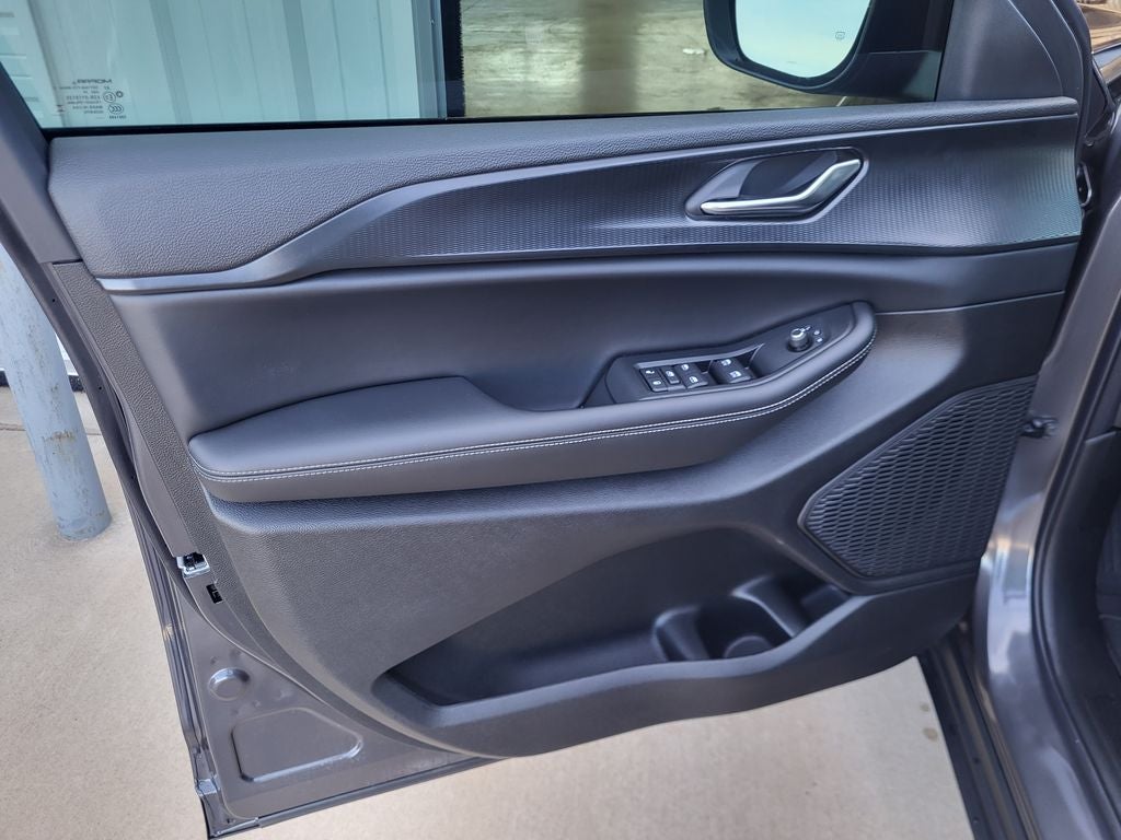 2025 Jeep Grand Cherokee GRAND CHEROKEE LAREDO X 4X2