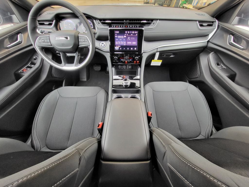 2025 Jeep Grand Cherokee GRAND CHEROKEE LAREDO X 4X2