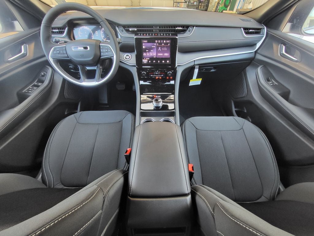 2025 Jeep Grand Cherokee GRAND CHEROKEE LAREDO X 4X4