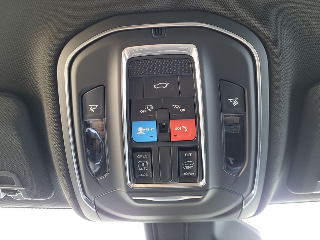 2025 Jeep Grand Cherokee GRAND CHEROKEE LAREDO X 4X4