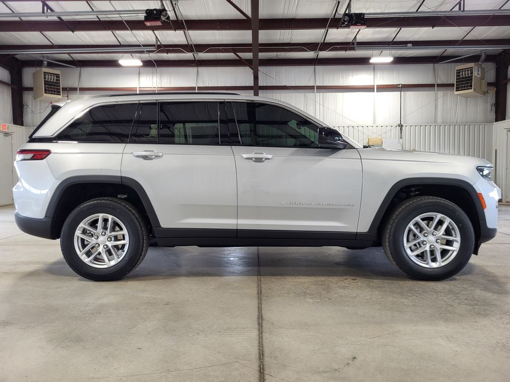 2025 Jeep Grand Cherokee GRAND CHEROKEE LAREDO X 4X4