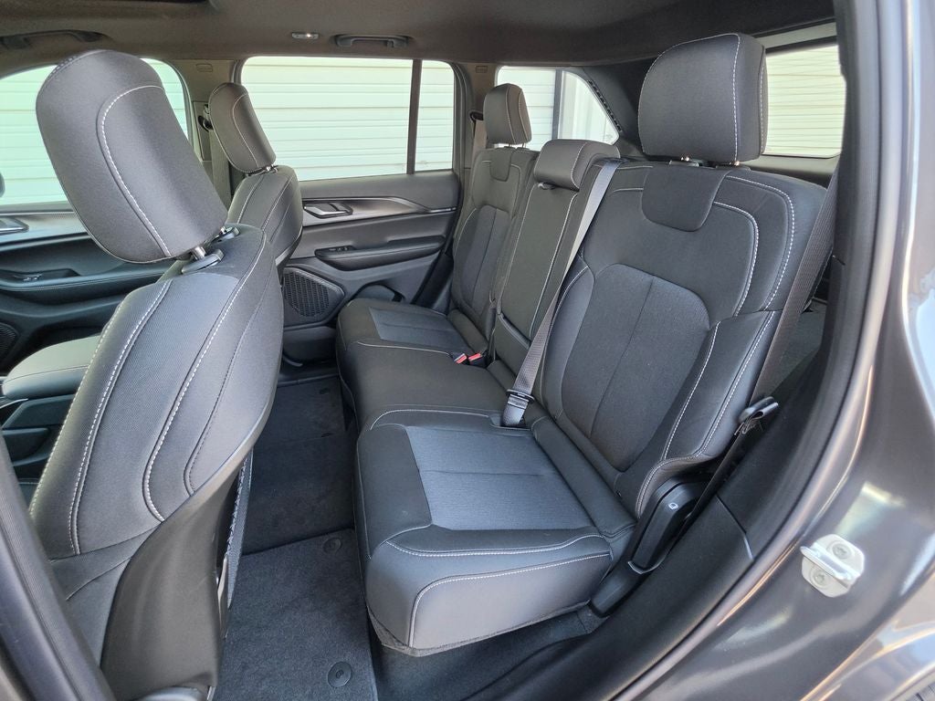 2026 Jeep Grand Cherokee GRAND CHEROKEE LAREDO X 4X4