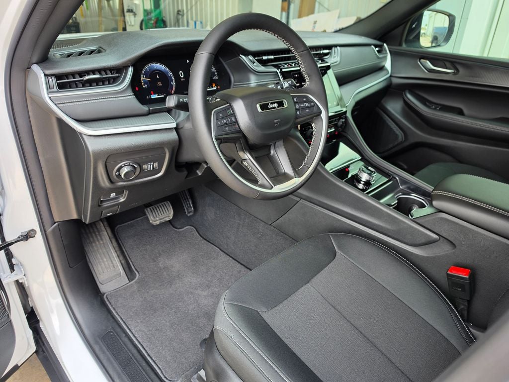 2026 Jeep Grand Cherokee GRAND CHEROKEE LAREDO X 4X4