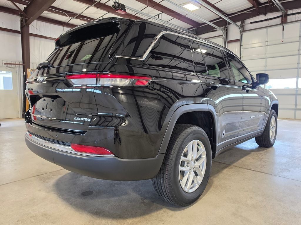 2026 Jeep Grand Cherokee GRAND CHEROKEE LAREDO X 4X4