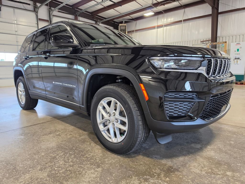 2026 Jeep Grand Cherokee GRAND CHEROKEE LAREDO X 4X4