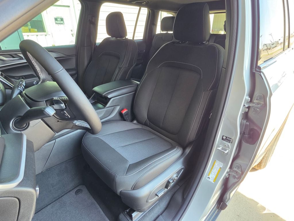 2026 Jeep Grand Cherokee GRAND CHEROKEE LAREDO X 4X4