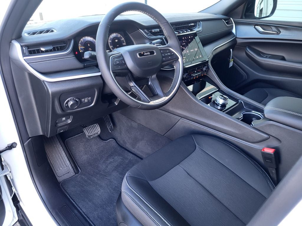 2025 Jeep Grand Cherokee GRAND CHEROKEE L LAREDO 4X2