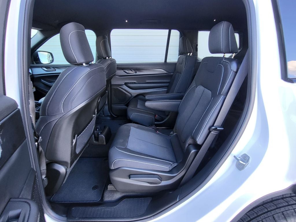 2025 Jeep Grand Cherokee GRAND CHEROKEE L LAREDO 4X2