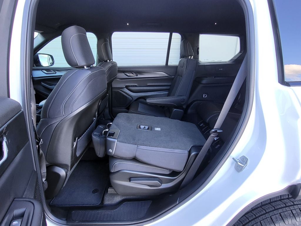 2025 Jeep Grand Cherokee GRAND CHEROKEE L LAREDO 4X2