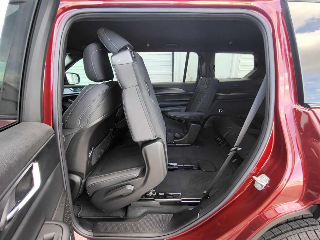 2025 Jeep Grand Cherokee GRAND CHEROKEE L LAREDO 4X2