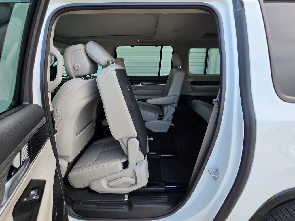 2023 Jeep Wagoneer L Series III 4x4