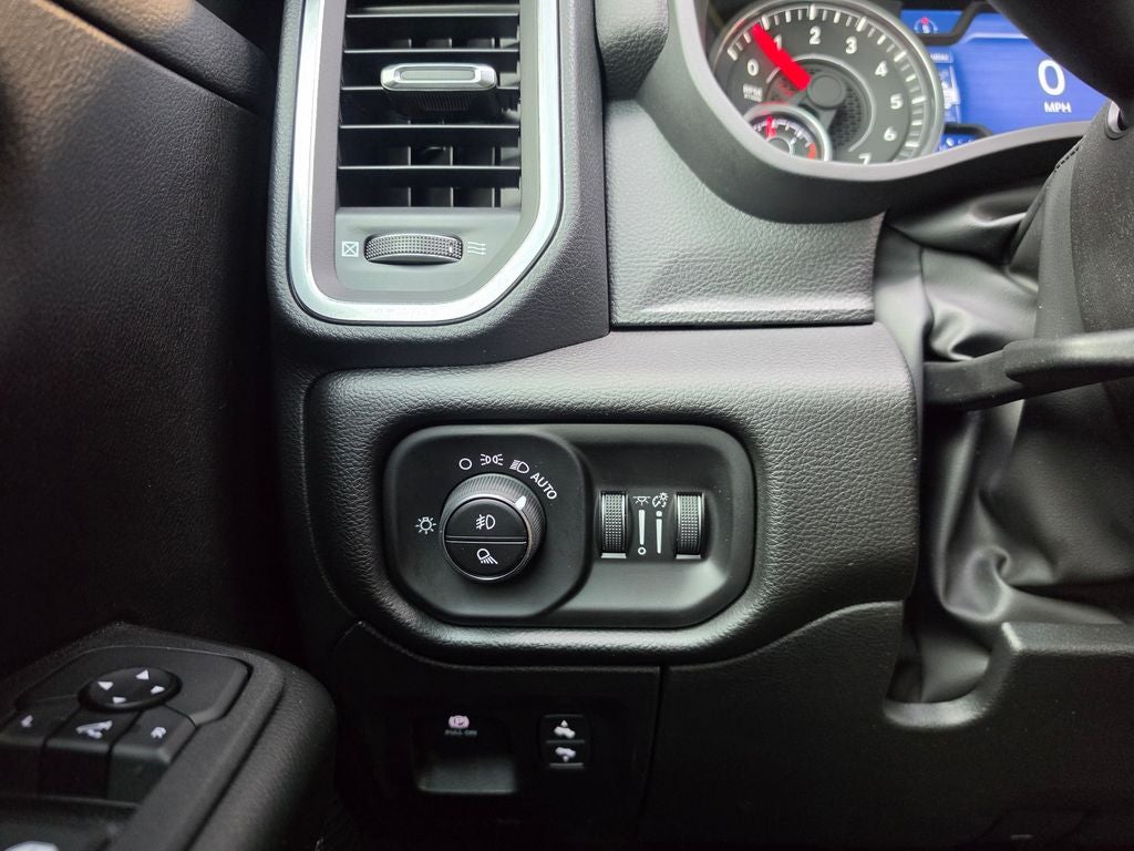 2025 RAM 1500 Big Horn Crew Cab 4x4 5'7' Box