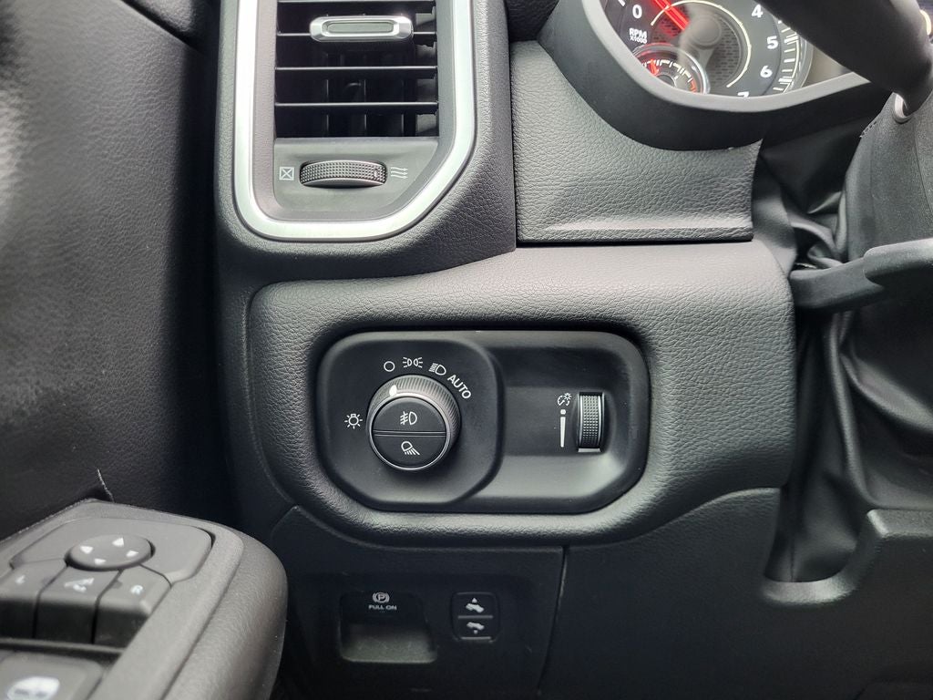 2025 RAM 1500 Big Horn Crew Cab 4x4 5'7' Box