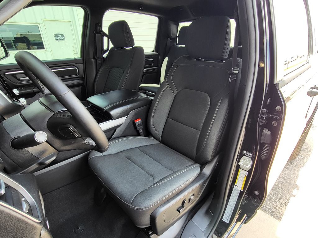 2025 RAM 1500 Big Horn Crew Cab 4x4 5'7' Box