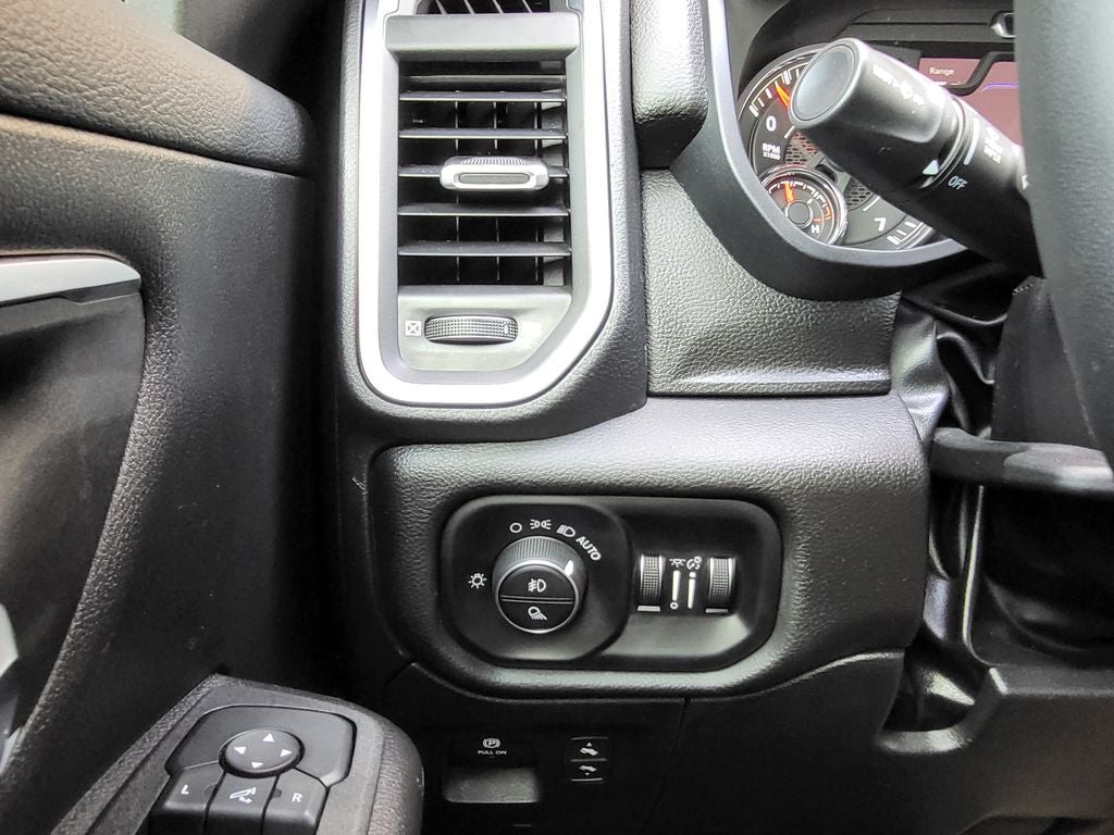 2025 RAM 1500 Big Horn Crew Cab 4x4 5'7' Box