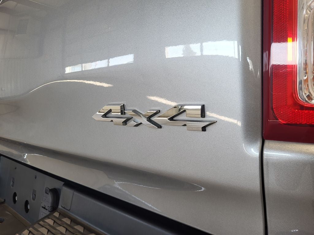 2020 RAM 1500 Big Horn Crew Cab 4x4 5'7' Box