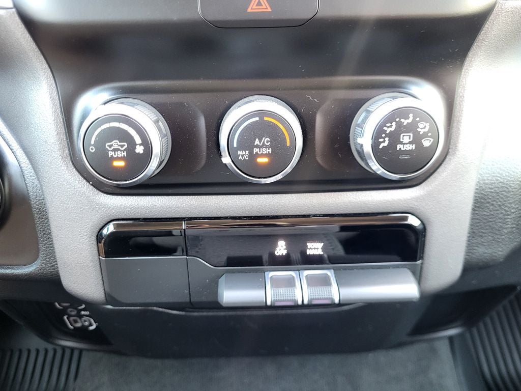 2020 RAM 1500 Big Horn Crew Cab 4x4 5'7' Box