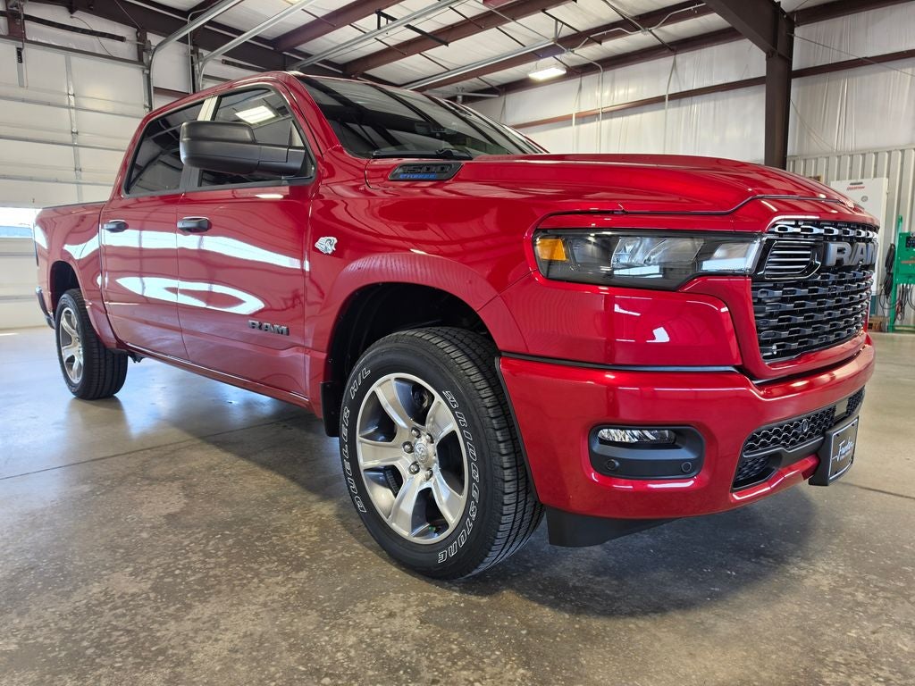 2026 RAM Ram 1500 RAM 1500 EXPRESS CREW CAB 4X4 5'7' BOX