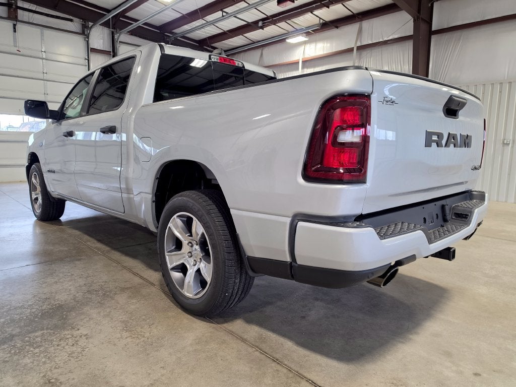 2027 RAM Ram 1500 RAM 1500 EXPRESS CREW CAB 4X4 5'7' BOX