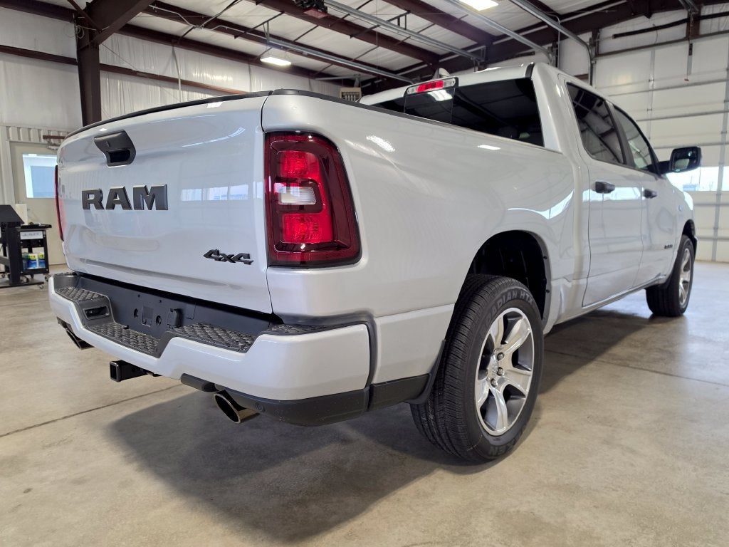 2027 RAM Ram 1500 RAM 1500 EXPRESS CREW CAB 4X4 5'7' BOX