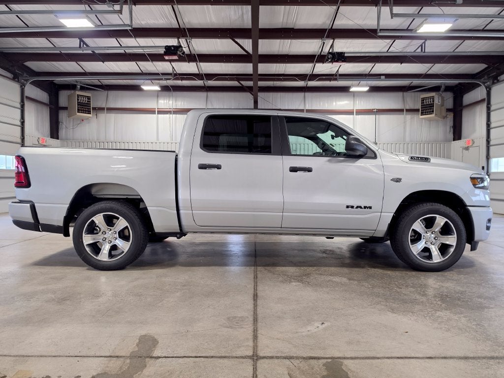 2027 RAM Ram 1500 RAM 1500 EXPRESS CREW CAB 4X4 5'7' BOX