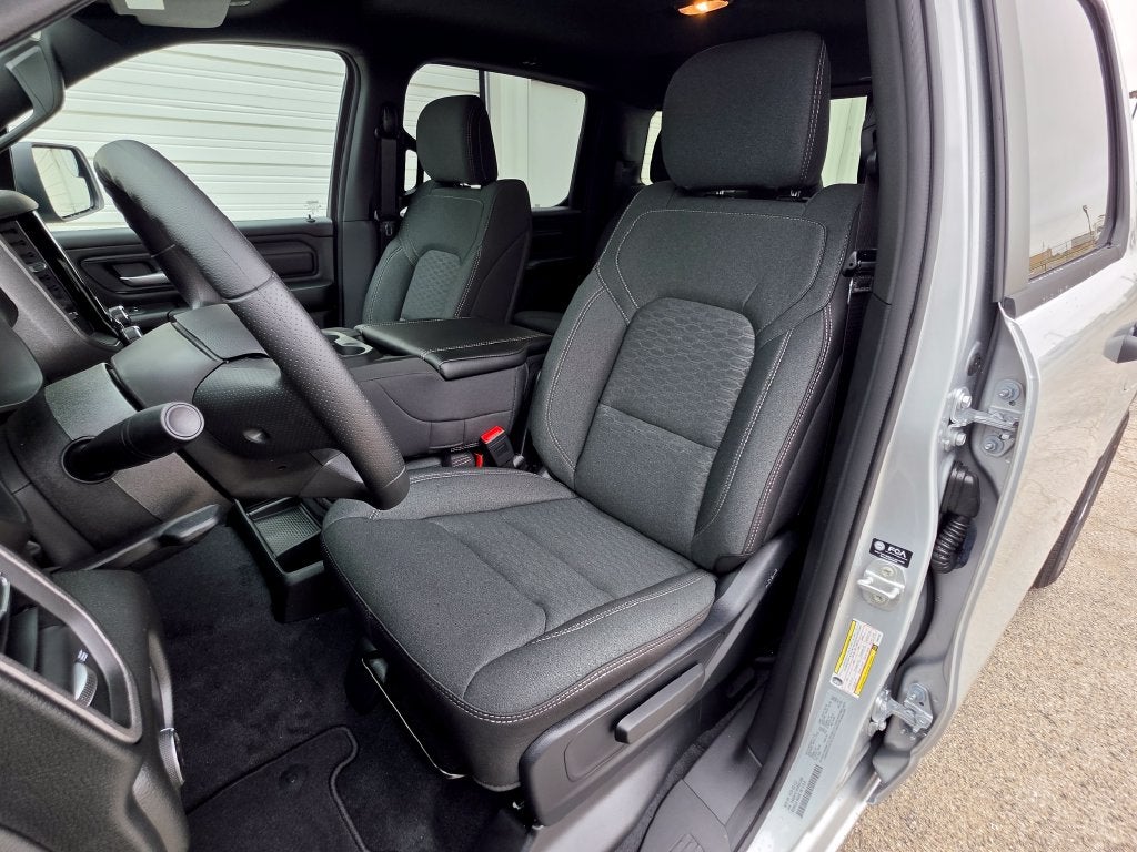 2027 RAM Ram 1500 RAM 1500 EXPRESS CREW CAB 4X4 5'7' BOX