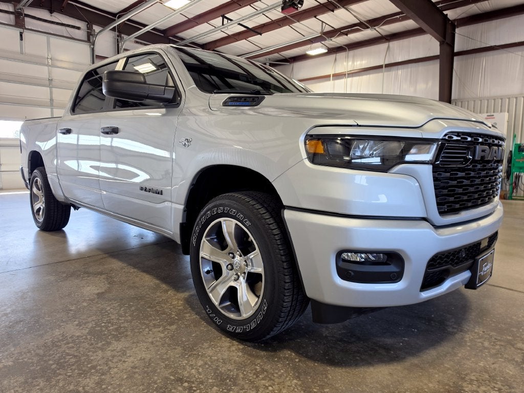2026 RAM Ram 1500 RAM 1500 EXPRESS CREW CAB 4X4 5'7' BOX