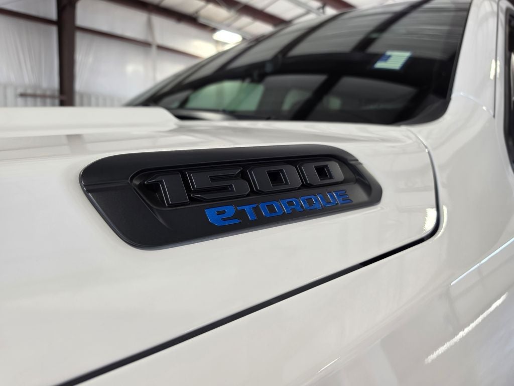 2026 RAM 1500 RAM 1500 EXPRESS CREW CAB 4X4 5'7' BOX