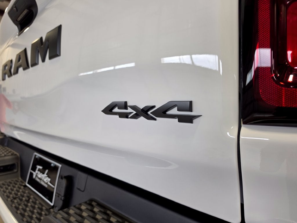 2027 RAM Ram 1500 RAM 1500 EXPRESS CREW CAB 4X4 5'7' BOX