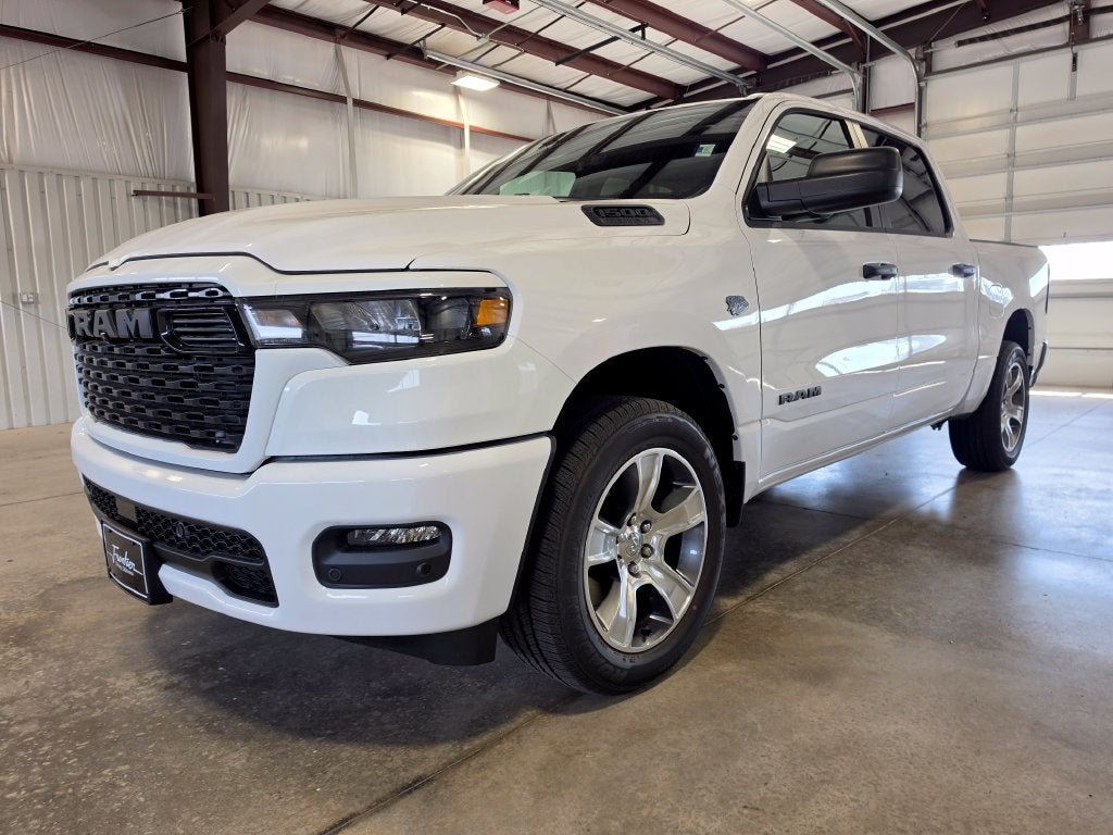 2027 RAM Ram 1500 RAM 1500 EXPRESS CREW CAB 4X4 5'7' BOX