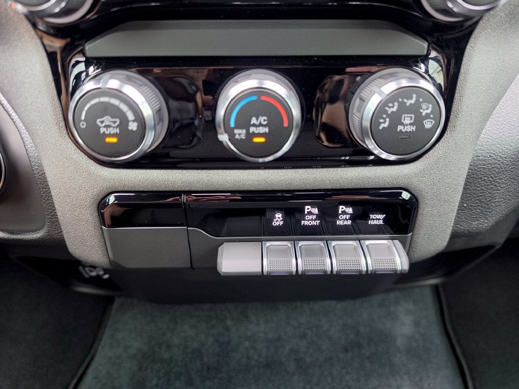 2027 RAM Ram 1500 RAM 1500 EXPRESS CREW CAB 4X4 5'7' BOX