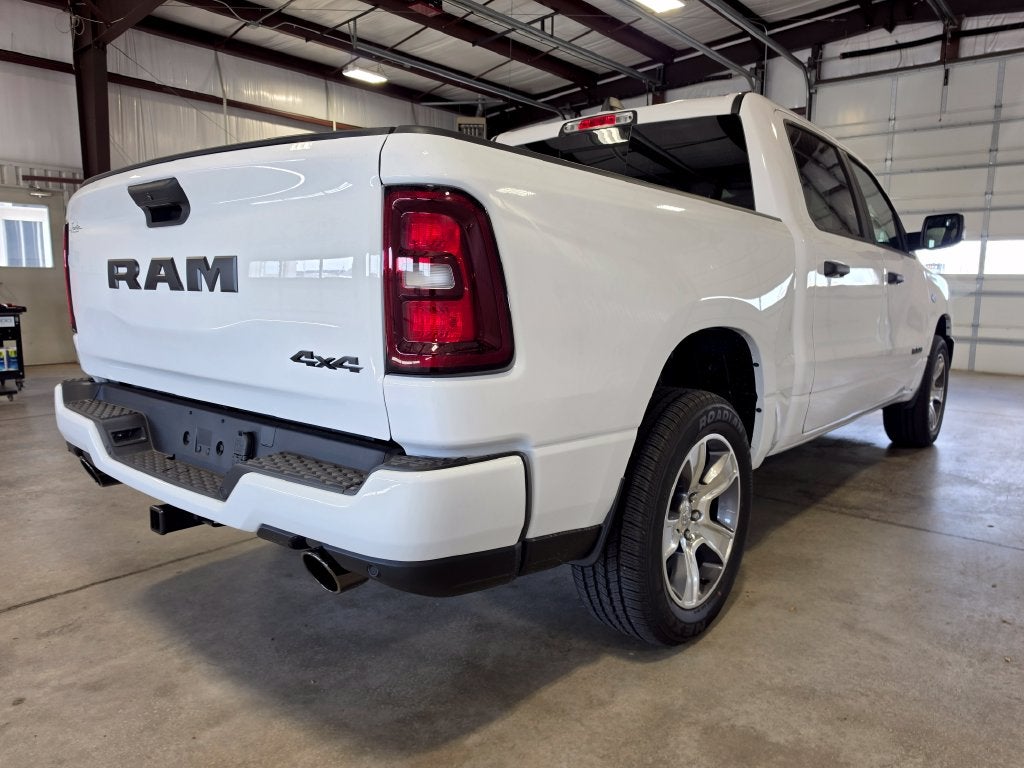 2027 RAM Ram 1500 RAM 1500 EXPRESS CREW CAB 4X4 5'7' BOX