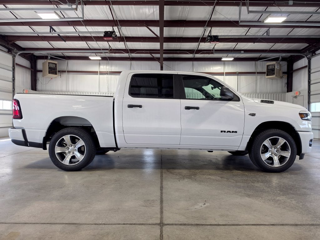 2027 RAM Ram 1500 RAM 1500 EXPRESS CREW CAB 4X4 5'7' BOX