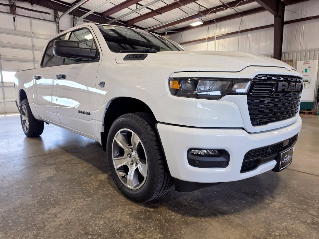 2027 RAM Ram 1500 RAM 1500 EXPRESS CREW CAB 4X4 5'7' BOX