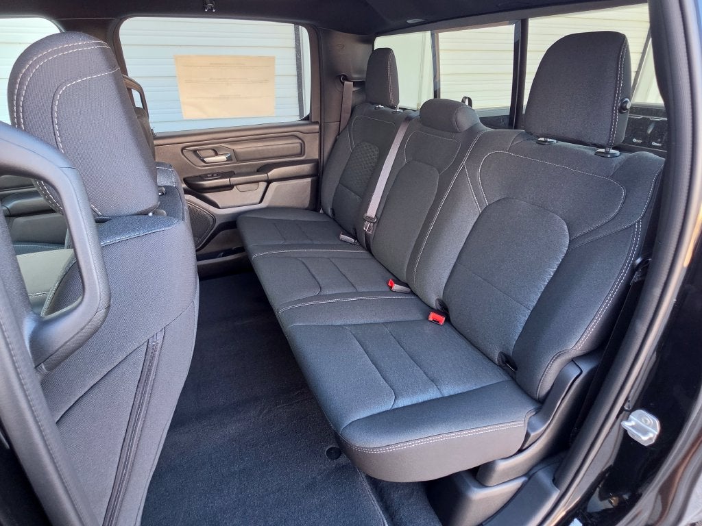 2027 RAM Ram 1500 RAM 1500 EXPRESS CREW CAB 4X4 5'7' BOX