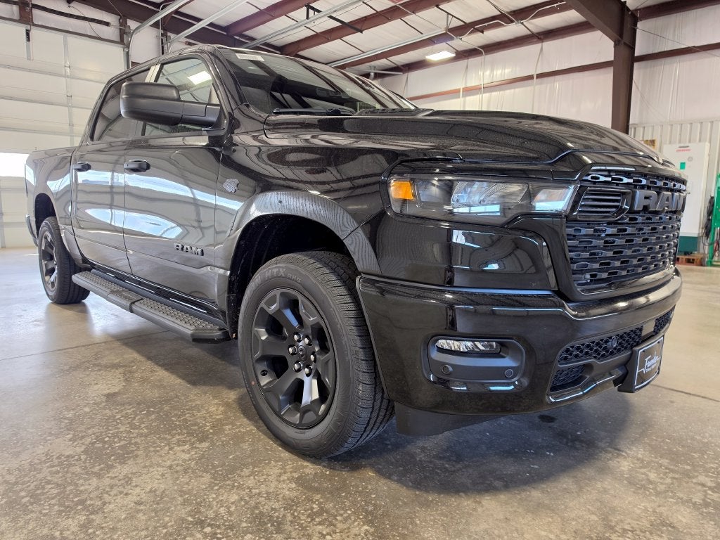2027 RAM Ram 1500 RAM 1500 EXPRESS CREW CAB 4X4 5'7' BOX