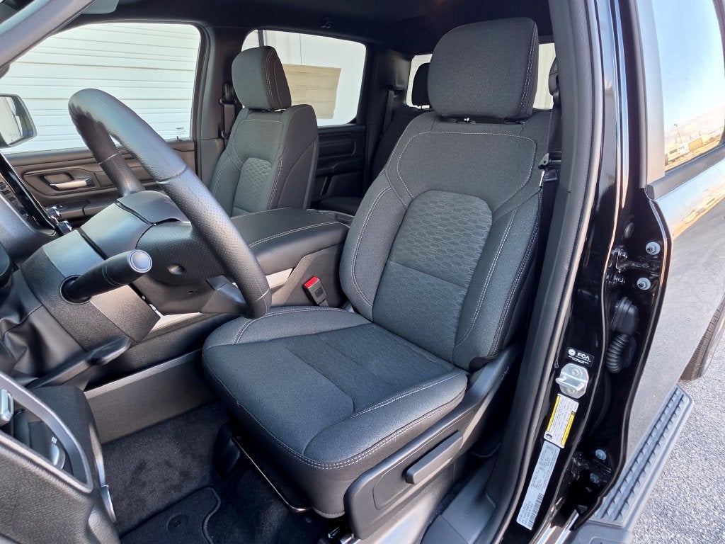 2027 RAM Ram 1500 RAM 1500 EXPRESS CREW CAB 4X4 5'7' BOX