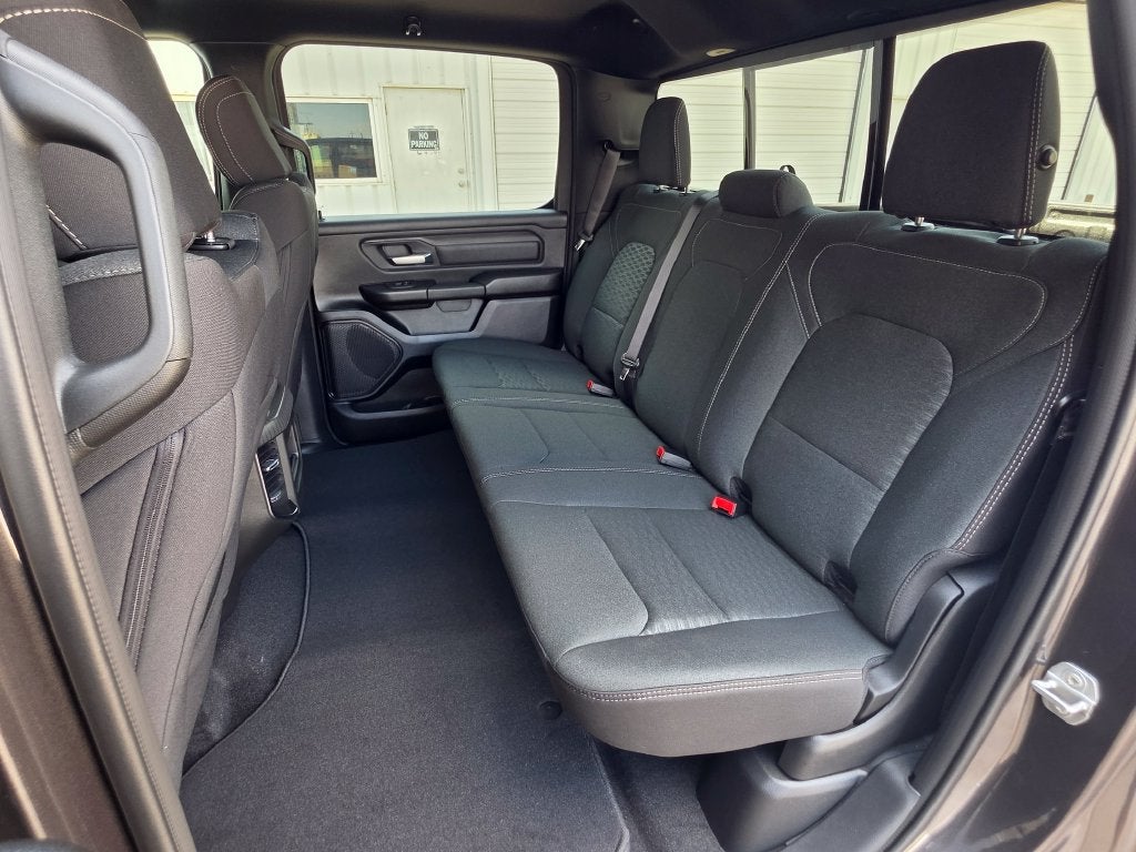 2027 RAM Ram 1500 RAM 1500 EXPRESS CREW CAB 4X4 5'7' BOX