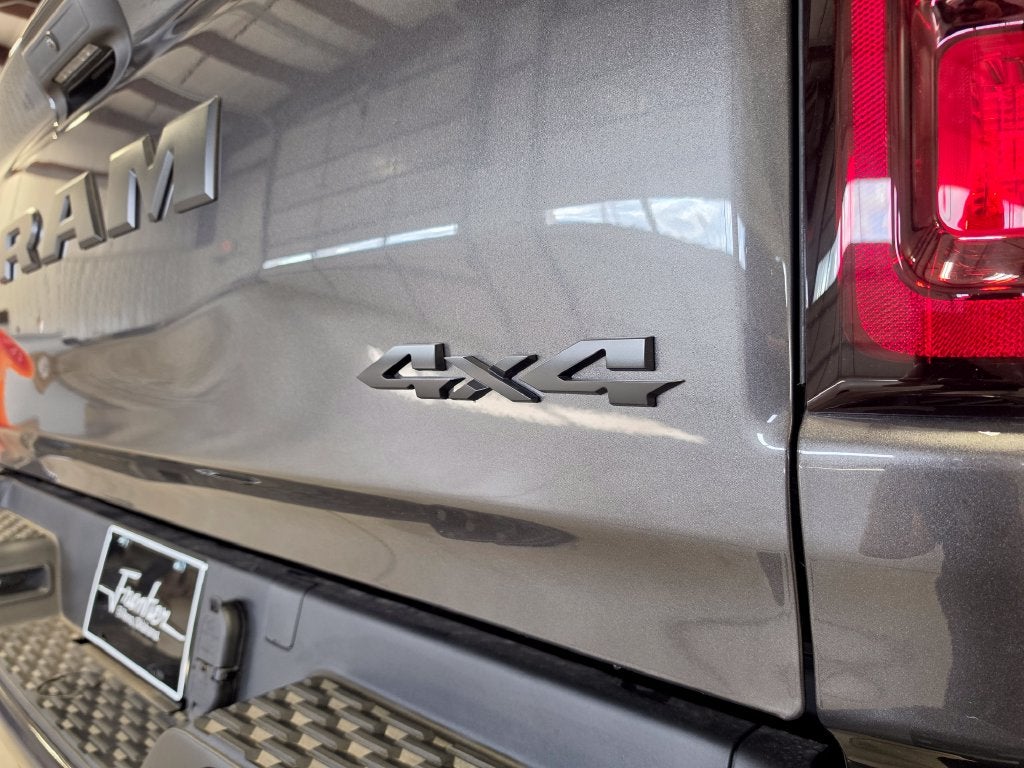 2027 RAM Ram 1500 RAM 1500 EXPRESS CREW CAB 4X4 5'7' BOX