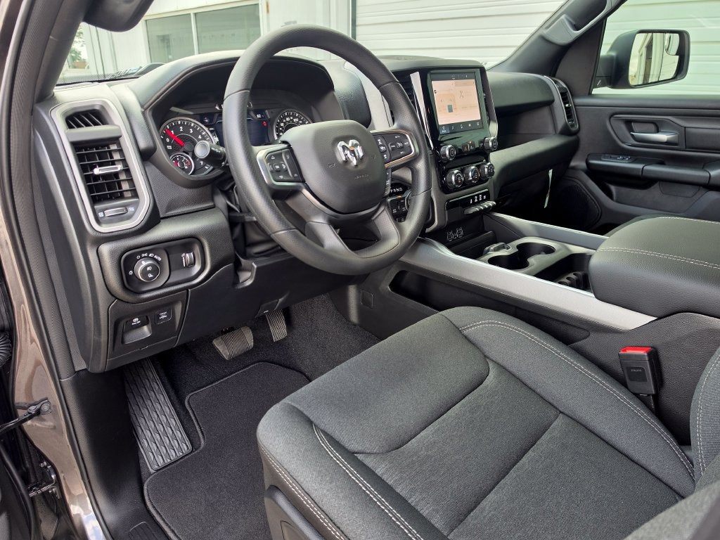 2027 RAM Ram 1500 RAM 1500 EXPRESS CREW CAB 4X4 5'7' BOX