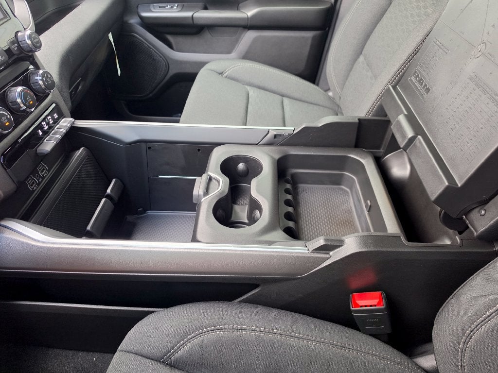 2027 RAM Ram 1500 RAM 1500 EXPRESS CREW CAB 4X4 5'7' BOX