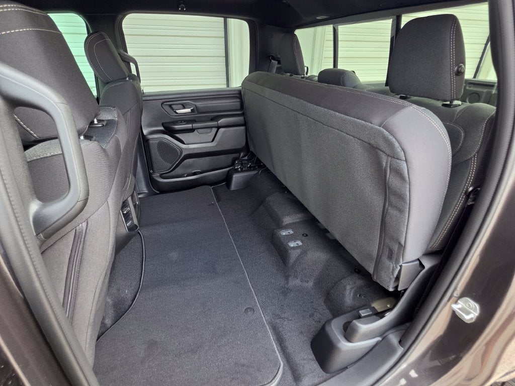 2027 RAM Ram 1500 RAM 1500 EXPRESS CREW CAB 4X4 5'7' BOX