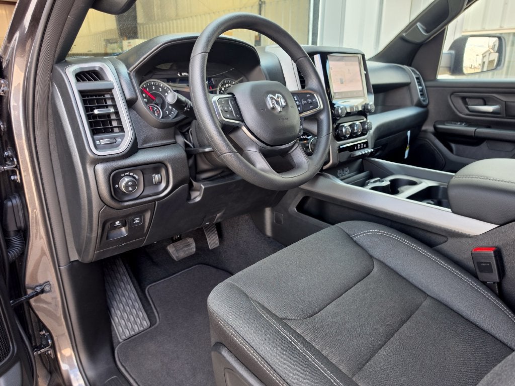 2027 RAM Ram 1500 RAM 1500 EXPRESS CREW CAB 4X4 5'7' BOX