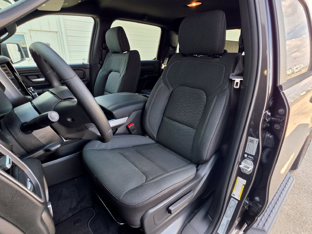 2027 RAM Ram 1500 RAM 1500 EXPRESS CREW CAB 4X4 5'7' BOX