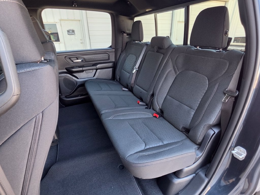 2027 RAM Ram 1500 RAM 1500 EXPRESS CREW CAB 4X4 5'7' BOX