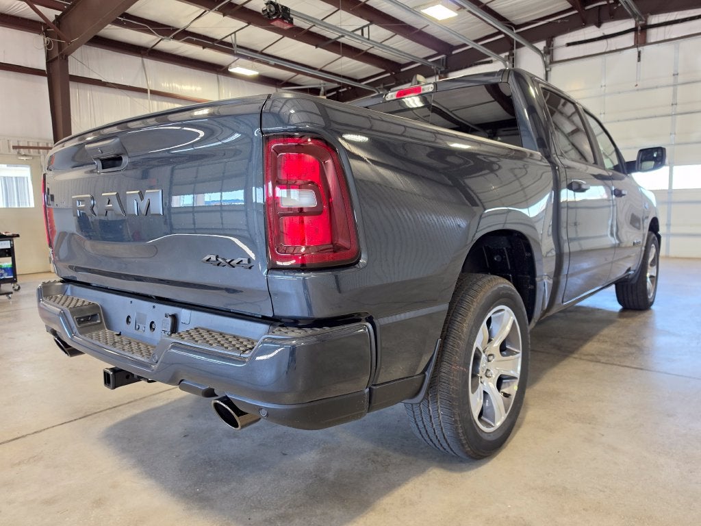 2027 RAM Ram 1500 RAM 1500 EXPRESS CREW CAB 4X4 5'7' BOX