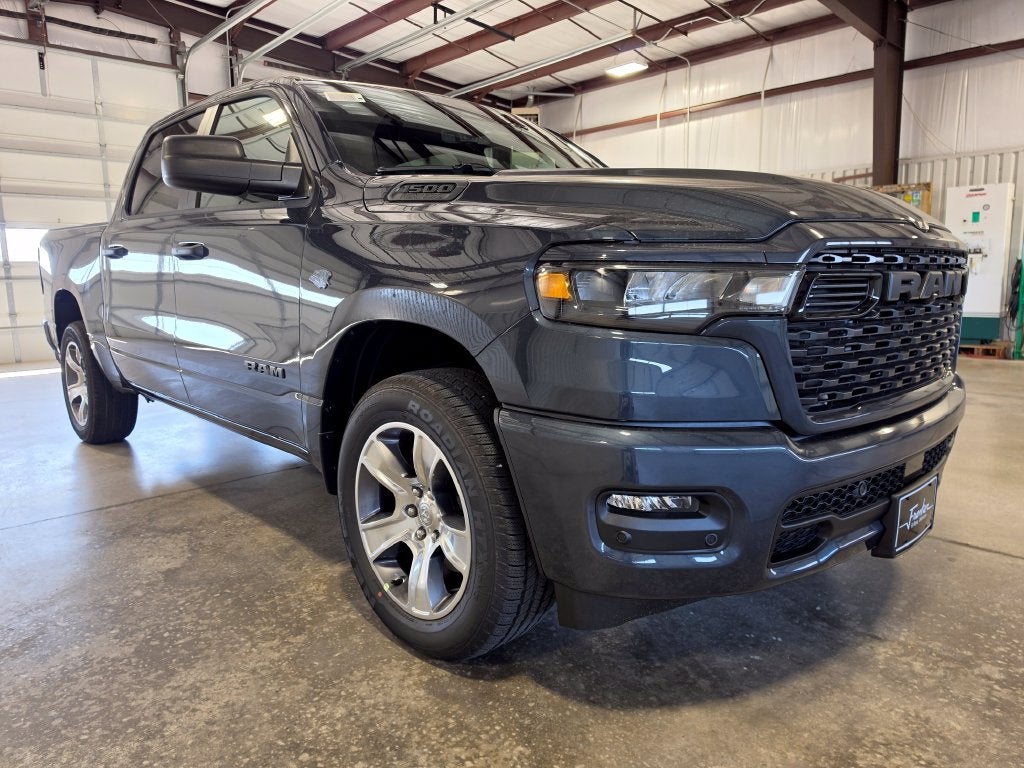 2027 RAM Ram 1500 RAM 1500 EXPRESS CREW CAB 4X4 5'7' BOX