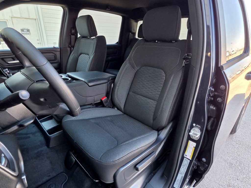 2027 RAM Ram 1500 RAM 1500 EXPRESS CREW CAB 4X4 5'7' BOX